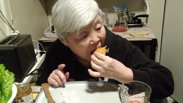 Мукбанг Курица гриль, рис и 🥒🌿☘️🍀 смотреть онлайн