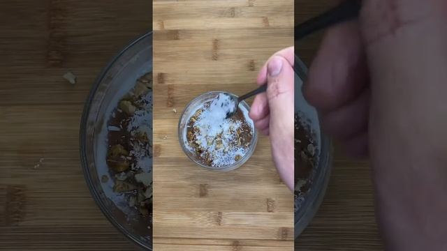 Греческий йогурт с бананом и семенами чиа #shorts смотреть онлайн