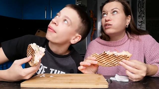МУКБАНГ ДЕНЁР/КУПИЛИ МИКРОФОН/MUKBANG DENER/BOUGHT A MICROPHONE смотреть онлайн