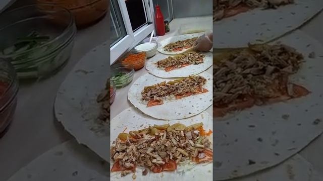 самая большая шаурма в России😱😱😱😱🥵. шаурма от души✊🤤. шаурма бомба честно говорят😉! смотреть онлайн