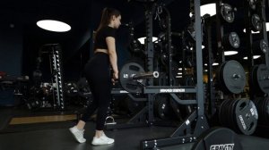 Румынская тяга по одной ноге