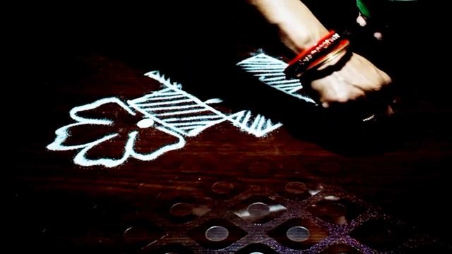 4-4 dot's kolam rangoli | Latest kolam art rangoli | How to draw simple rangoli art with dot's смотреть онлайн