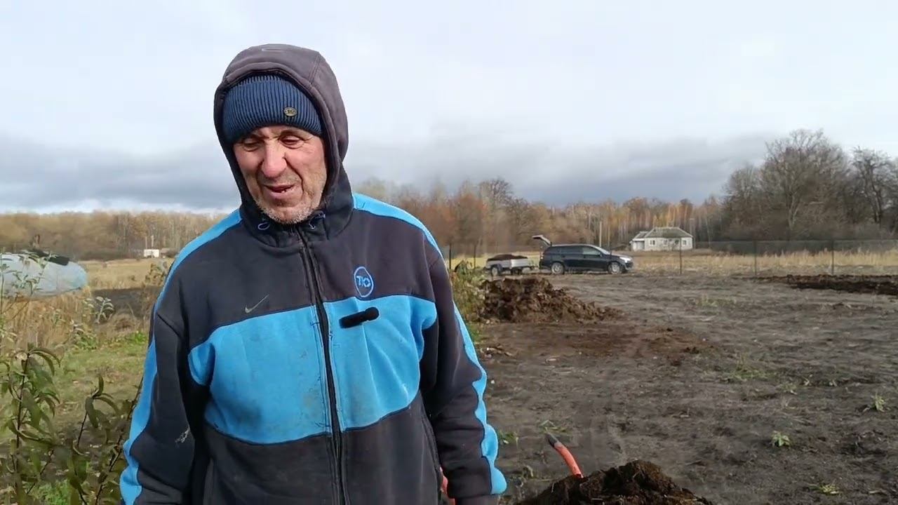 Купили аквариум.Доделываем забор. Анна заболела, а Андрей уехал к Вике. Готовим чебуреки