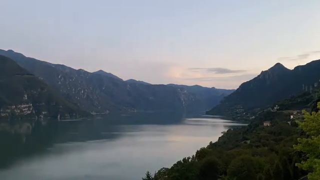TIMELAPS: DAL GIORNO ALLA NOTTE SUL LAGO D'IDRO смотреть онлайн