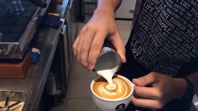 Latte Art Perfect Tulip by Teacher Bank