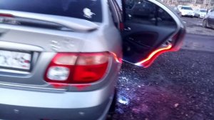 Подсветка и аварийка при открытии дверей.