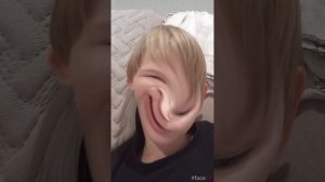 смешные рожицы с моей маленькой сестрой