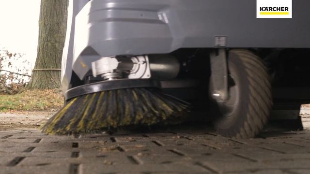 Уборка площадей до 10000 м² подметальной машиной Karcher!
