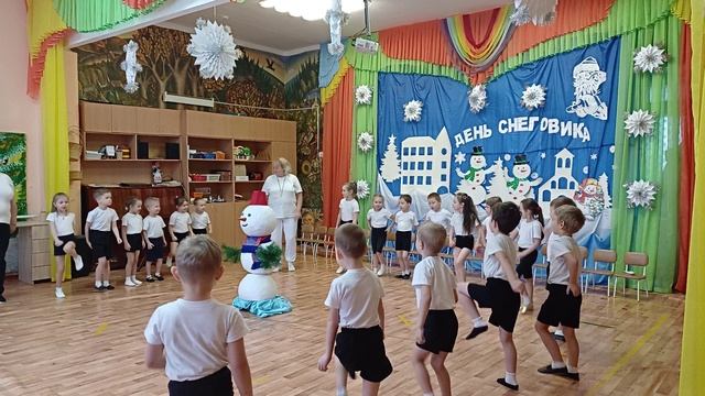 ДЕНЬ СНЕГОВИКА спортивное развлечение. Старшая группа "СКАЗКА" смотреть онлайн