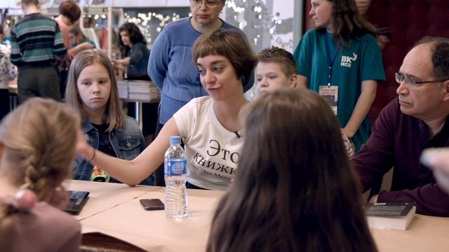 Как говорить о книгах на камеру | Мастер-класс Леры Мартьяновой | Книжный видеоблог | Prosto.Film смотреть онлайн