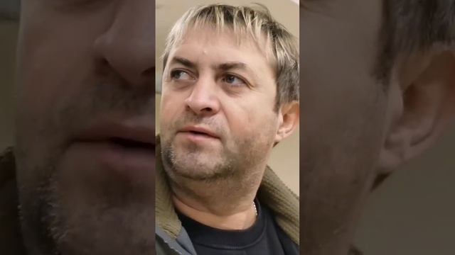 Сделали новую электропроводку в бомбоубежище, проводка открытая в гофре по потолку.
