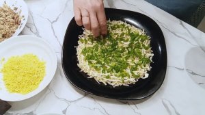 Такой простой и недорогой салат, а на вкус очень богатый и вкусный. Низкоуглеводный, высокобелковый.