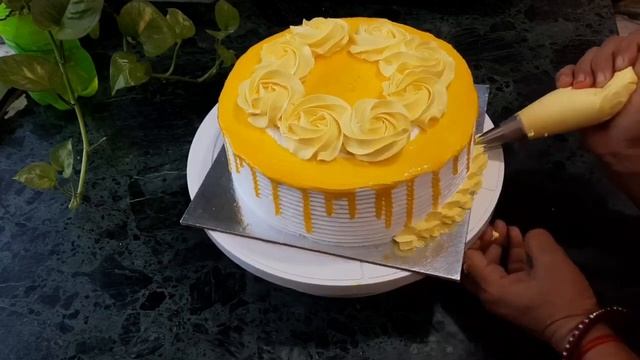 How to Drip Icing on Cake  | केक की नई डिजाइन #pineapple #drippingeffect  #easytobake #drip