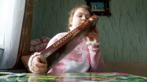 Пробую сладости.