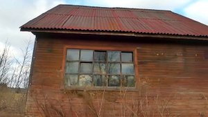 Одинокий домик в лесу