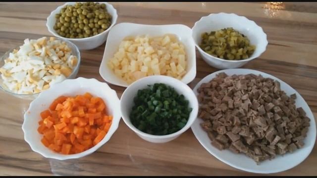 Классический салат  "ОЛИВЬЕ" с мясом. Очень вкусно.