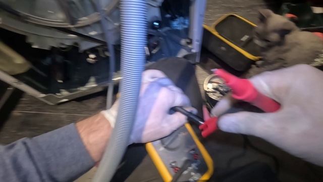 Стиральная машина V-ZUG не греет, не переходит на следующий цикл. Smeg с сушкой пошел дым из люка смотреть онлайн