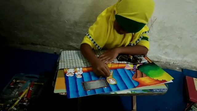 MENGGAMBAR-MEWARNAI - REISYA DWI SANTI( TK ABA VII PARE KEDIRI)