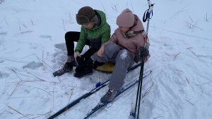 Катаемся на лыжах на ватрушках всей семьей у дедушки в селе Старопохвистнево