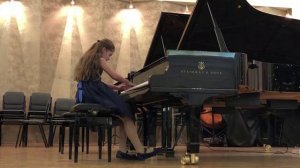 Ф. Шуберт Экспромт ми-бемоль мажор исполняет Арзуманова Аня 4 класс
