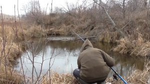 РЫБАЛКА НА ПОПЛАВОК В МИКРО РЕЧКЕ.ЛОВЛЯ НА МАННУЮ БОЛТУШКУ.