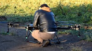 Выпуск 3. Гибридный дрон. Полет дрона с распылением химикатов. Сельскохозяйственный дрон.