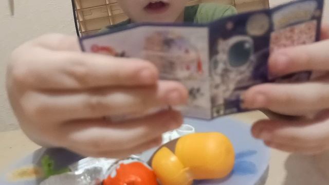 Распаковка Киндер-сюрприза "Космонавт"