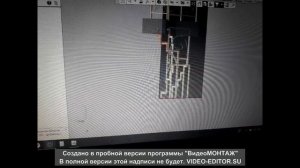 Лестница, на второй этаж, в очень маленький проем.