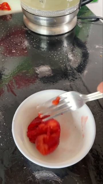 Клубничный лимонад.