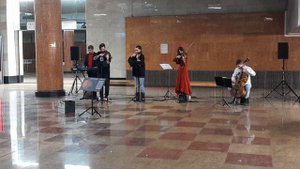 Прекрасная музыка вечером в метро. Играет Moon Eclipse.