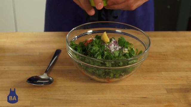 How to Make Incredible Homemade Guacamole and Chips смотреть онлайн