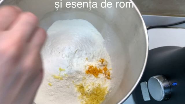 Cum se face aluatul de COZONACI 👉 cel mai PUFOS aluat 👉 cum se frământa aluatul cu mixerul смотреть онлайн