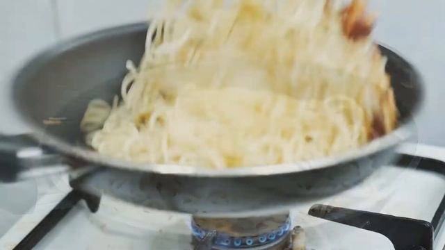 Classic Spaghetti Carbonara Recipe with Homemade Bacon #carbonara #carbonararecipe смотреть онлайн