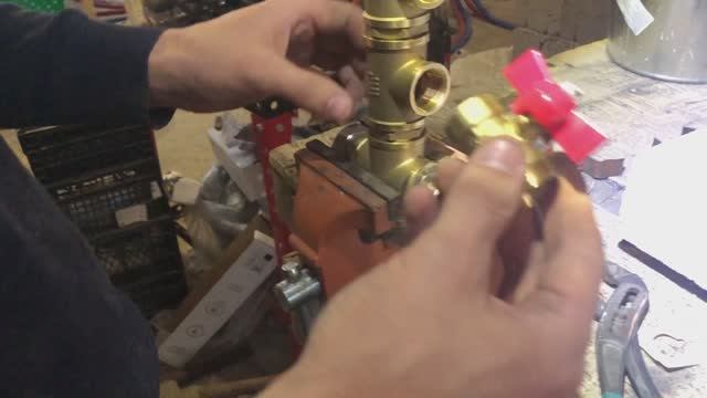 Кран в нужное положение. смотреть онлайн