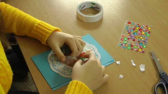 Новогодняя открытка своими руками. Две Полины смотреть онлайн