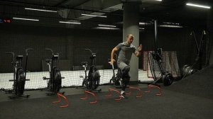 Прыжок вперед боком на одной ноге без контрдвижения