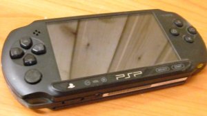 Обзор ретро приставки psp(псп) -1008 портативка из детства от Sony,  посылка игры