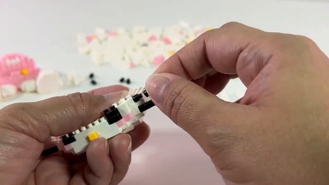 KDOT BUILDS | Hello Kitty Mini Brick смотреть онлайн