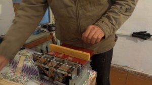 делаем дырки в плечиках рамок