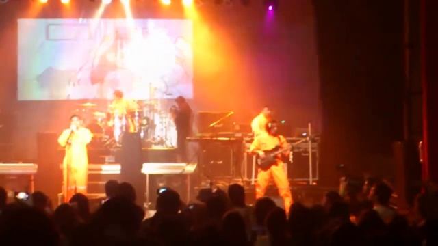 Sinergia - Mujer Robusta (En Vivo, Celebración 20 Años) смотреть онлайн