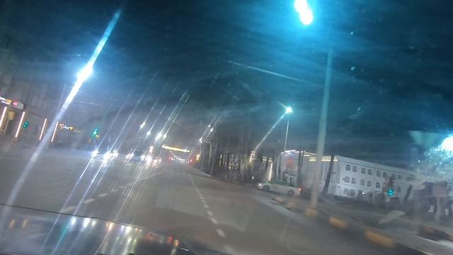 Встреча товарища в аэропорту. Задержка рейса. Дорога домой по спящему городу.