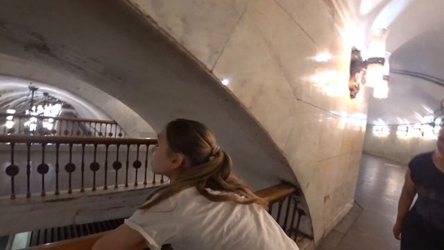 МОСКВА.15.06.2023. Метро. Красная площадь. Экскурсии. Зарядье .. смотреть онлайн