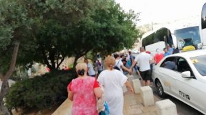 Израиль. Иерусалим. Около стены древнего города идём к Мусорным воротам. 2019.