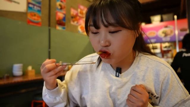 신당동 맛집 투어😋알곤이 칼국수, 수육 보쌈, 서울중앙시장 이포어묵 먹방 Sindang-dong Mukbang Tour смотреть онлайн