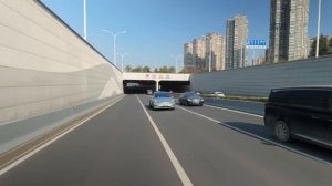 Super electric motorcycle riding video, clipped in the tail shot, the Cars going to eat ashes