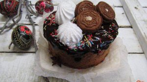 Кулич с какао и клюквой