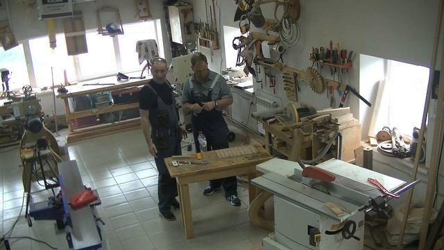 Торцевая разделочная доска руками ученика.