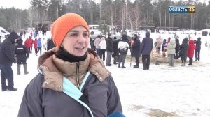 В прорубь с головой: курганцы в Крещение смело окунались в ледяные купели