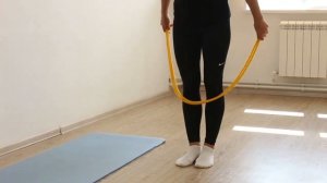 Прыжки через вдвое сложенную скакалку назад