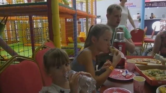 Vlog/день рожденья Софьи/тортик с малышариками смотреть онлайн